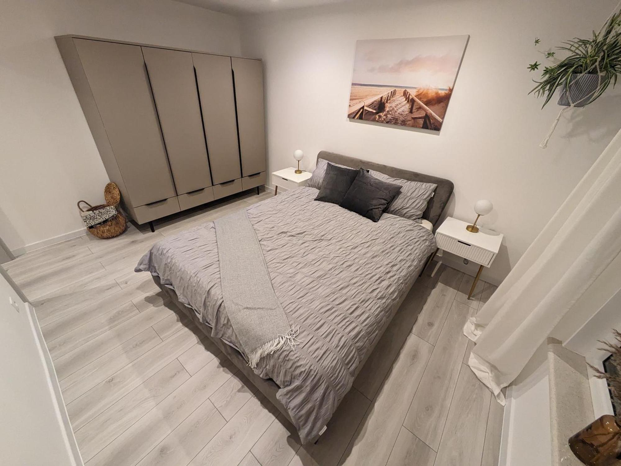 White Shell Apartment *