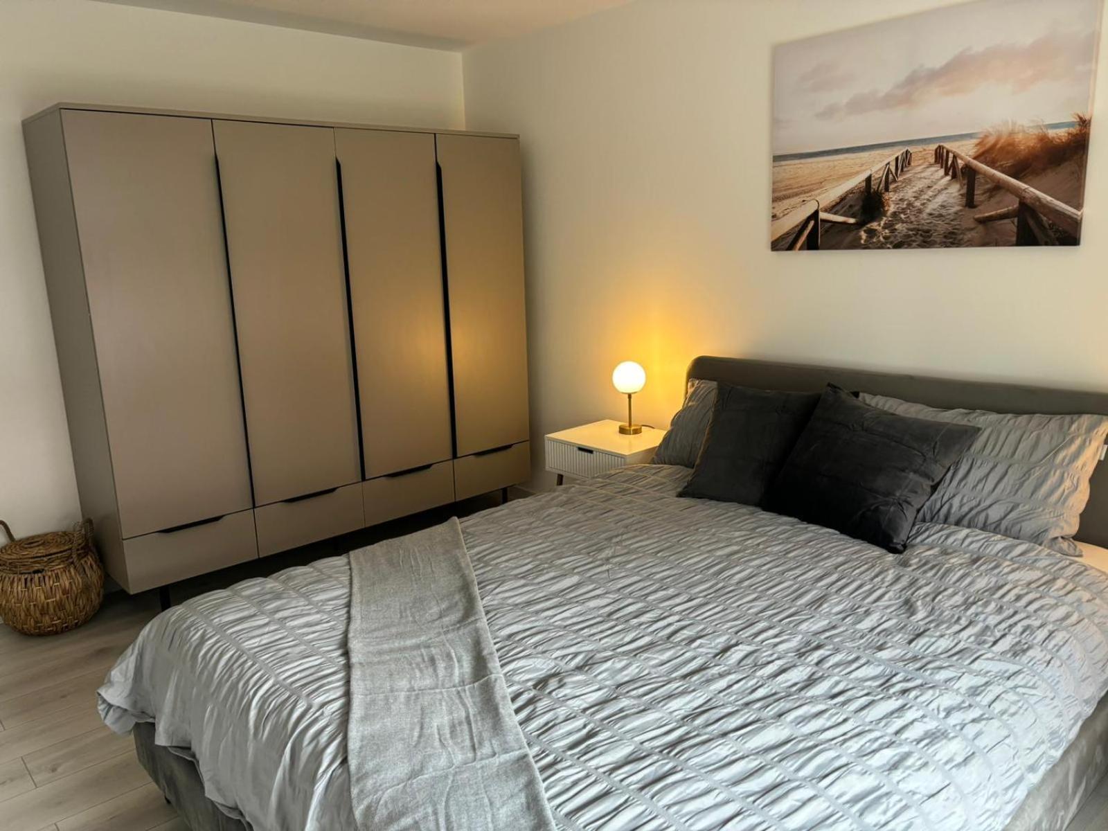 Apartment White Shell