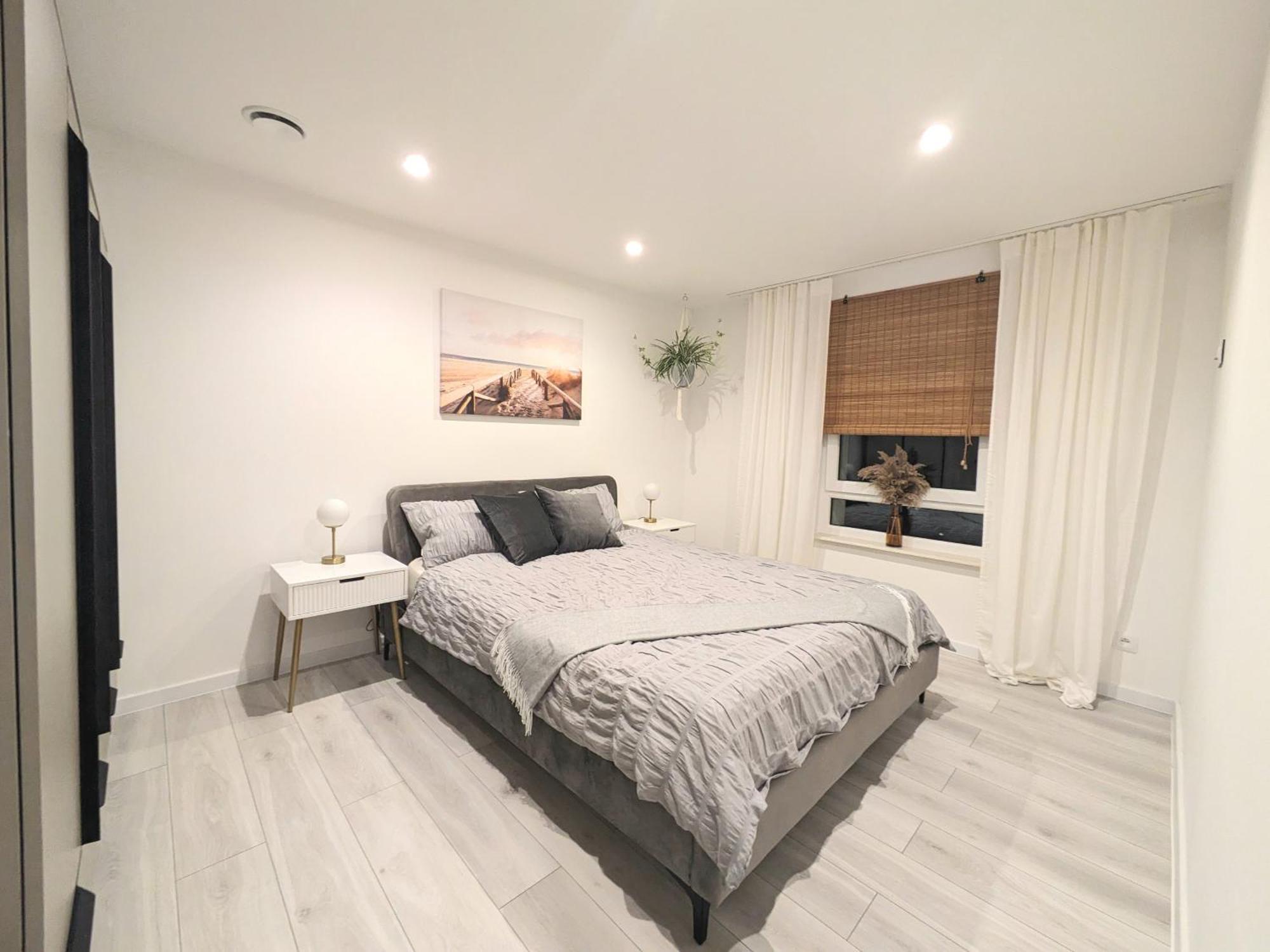 Apartment White Shell